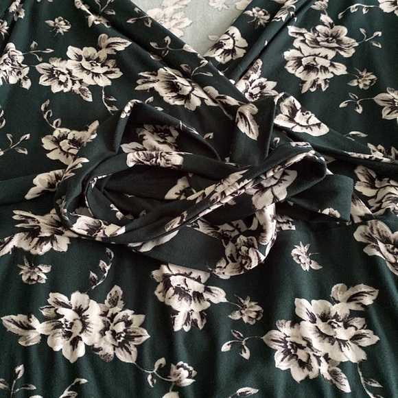 Suzy Shier NWT faux wrap floral midi dress size L tie belt - Picture 7 of 11
